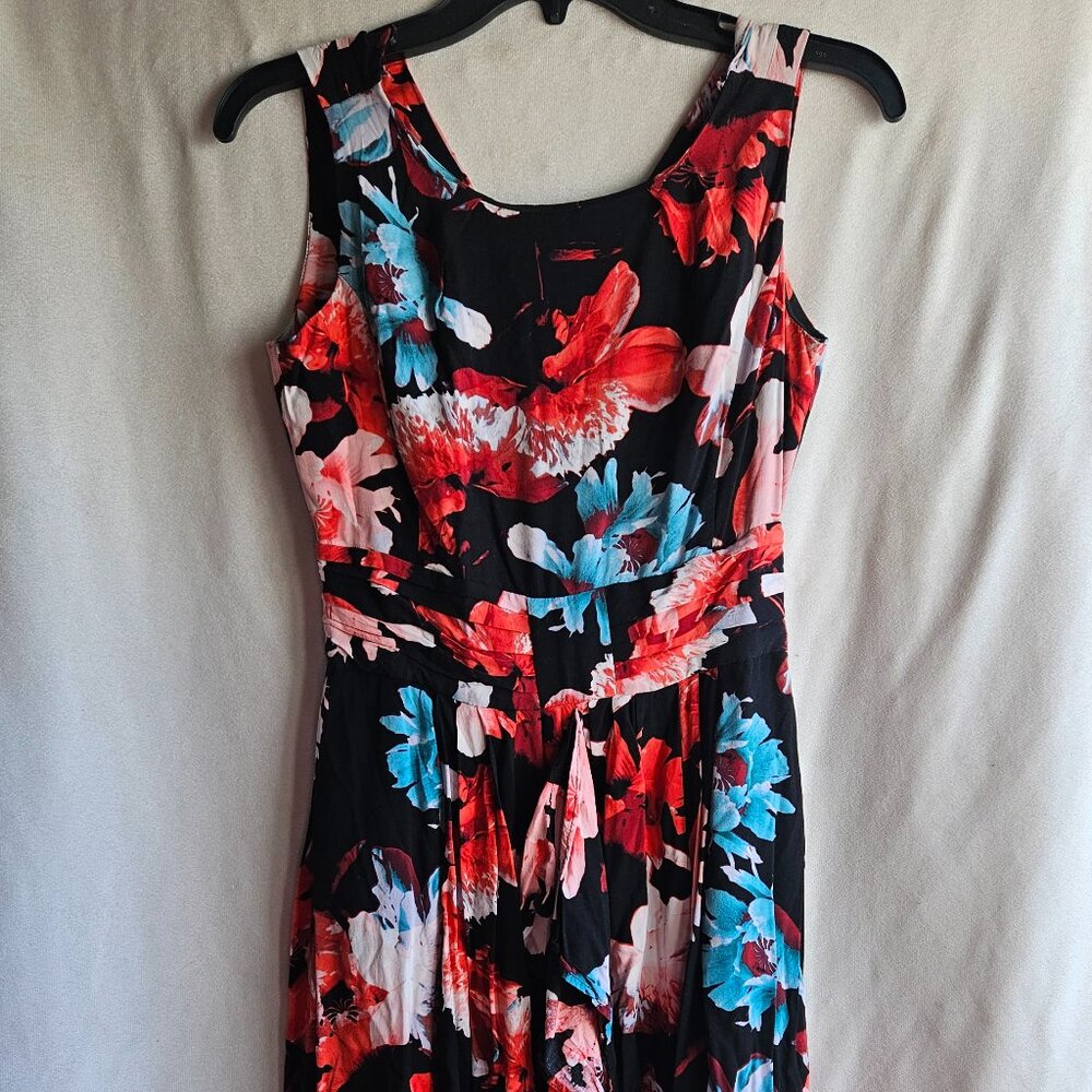 Eva Mendes size 6 dress. Floral pattern. Great for summer. Blue, Orange, Black